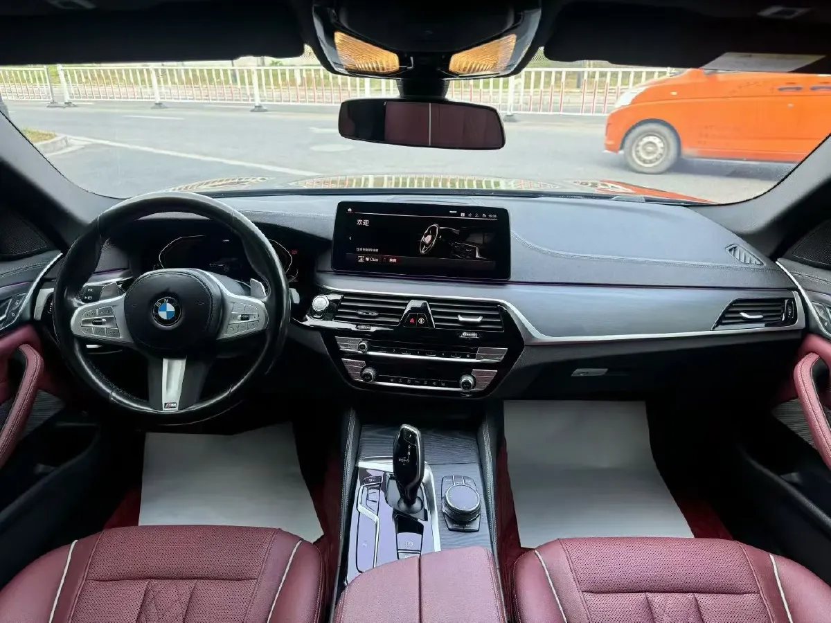 2022 BMW 5 Series 2.0T 252HP L4 8AT,autocango,china used car exporter,china ev exporter,chinese used car exporter,chinese used ev exporter