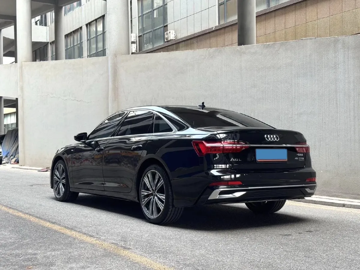 2024 Audi A6L 2.0T 245HP L4 7DCT,autocango,china used car exporter,china ev exporter,chinese used car exporter,chinese used ev exporter