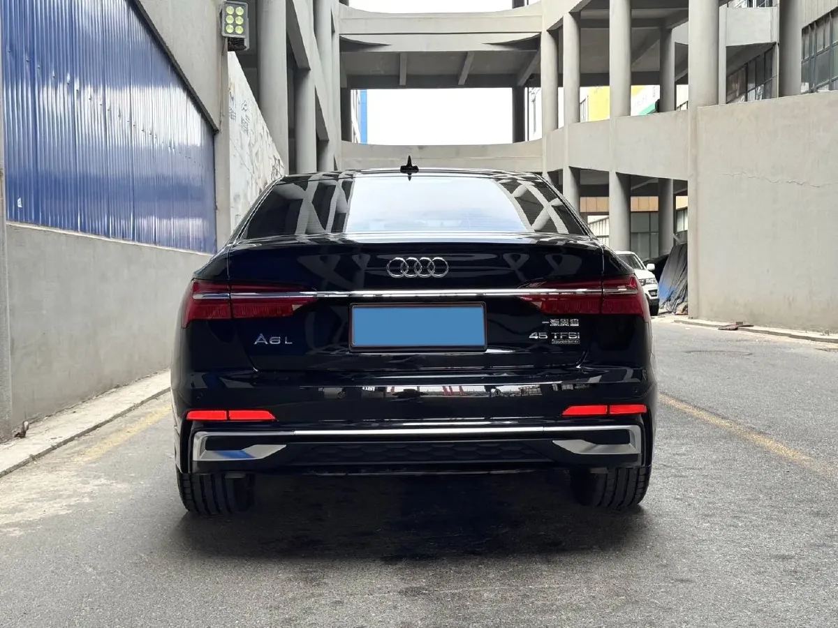 2024 Audi A6L 2.0T 245HP L4 7DCT,autocango,china used car exporter,china ev exporter,chinese used car exporter,chinese used ev exporter