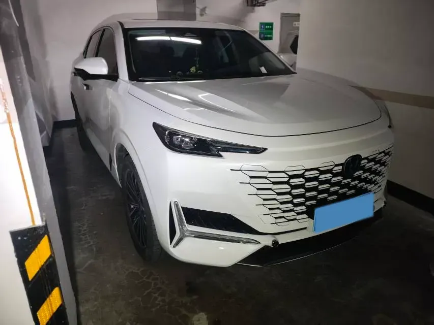 2024 ChangAn UNI-K 2.0T 233HP L4 8AT,autocango,china used car exporter,china ev exporter,chinese used car exporter,chinese used ev exporter