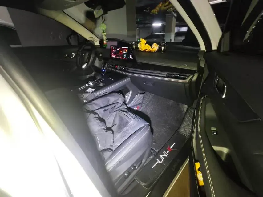 2024 ChangAn UNI-K 2.0T 233HP L4 8AT,autocango,china used car exporter,china ev exporter,chinese used car exporter,chinese used ev exporter