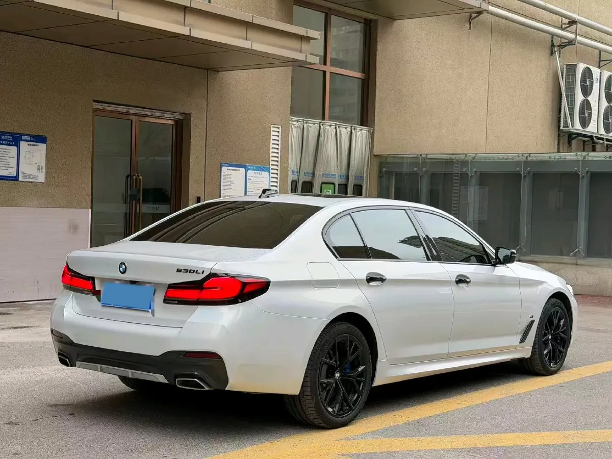 2023 BMW 5 Series 2.0T 245HP L4 8AT,autocango,china used car exporter,china ev exporter,chinese used car exporter,chinese used ev exporter