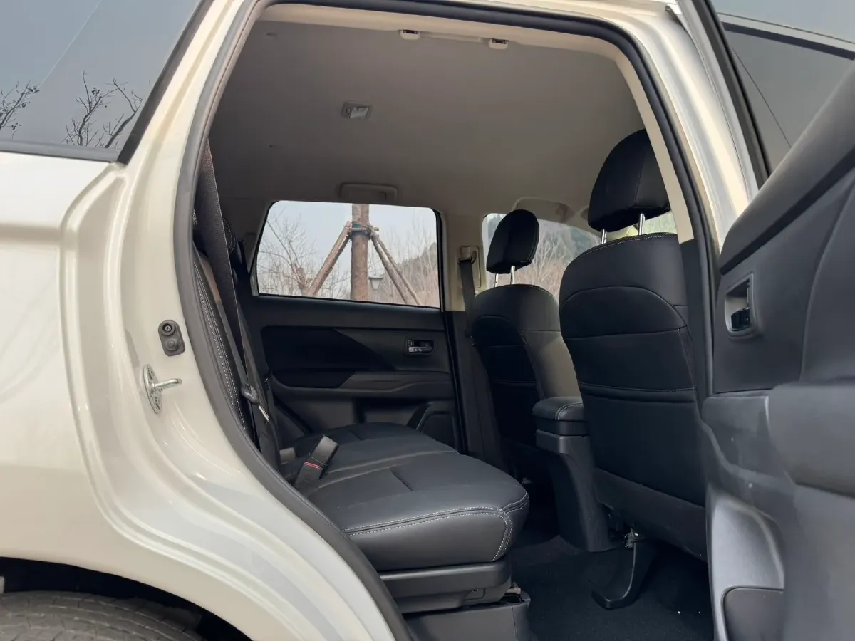 2021 Mitsubishi Outlander 2.0L 166HP L4 CVT,autocango,china used car exporter,china ev exporter,chinese used car exporter,chinese used ev exporter