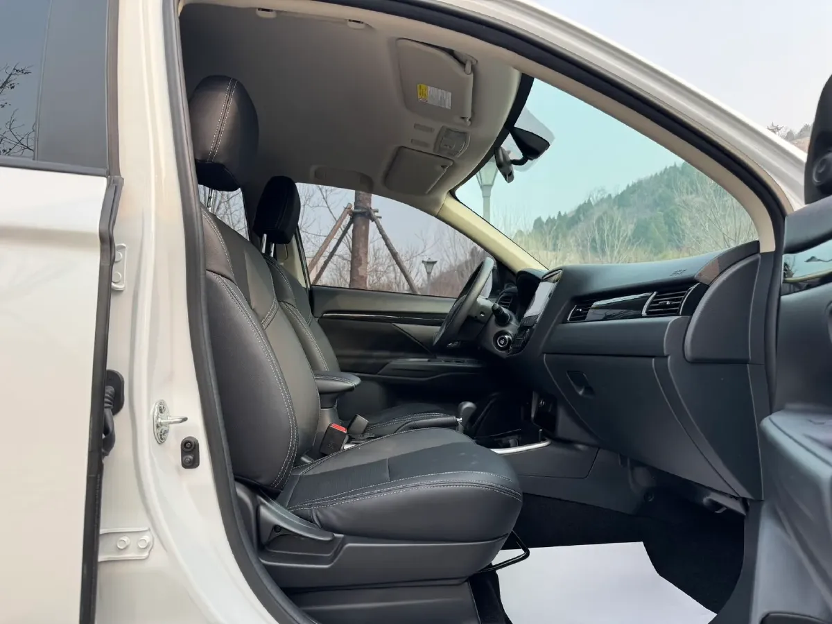 2021 Mitsubishi Outlander 2.0L 166HP L4 CVT,autocango,china used car exporter,china ev exporter,chinese used car exporter,chinese used ev exporter