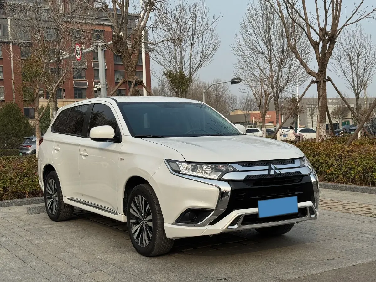 2021 Mitsubishi Outlander 2.0L 166HP L4 CVT,autocango,china used car exporter,china ev exporter,chinese used car exporter,chinese used ev exporter