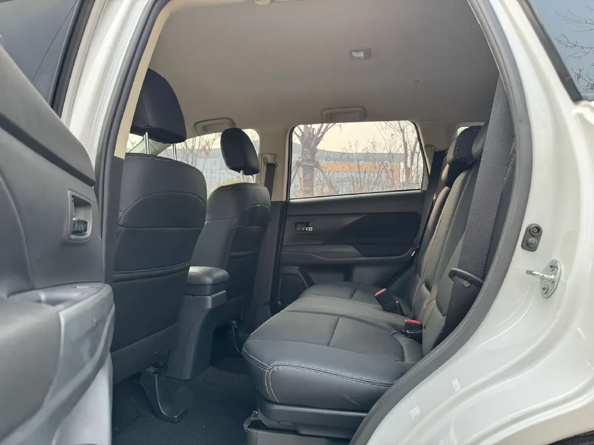 2021 Mitsubishi Outlander 2.0L 166HP L4 CVT,autocango,china used car exporter,china ev exporter,chinese used car exporter,chinese used ev exporter