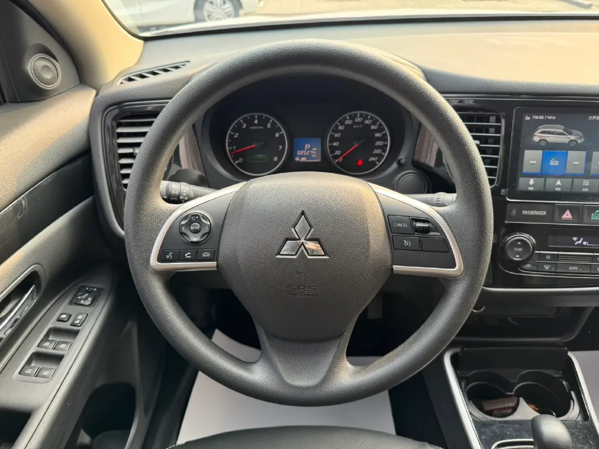 2021 Mitsubishi Outlander 2.0L 166HP L4 CVT,autocango,china used car exporter,china ev exporter,chinese used car exporter,chinese used ev exporter