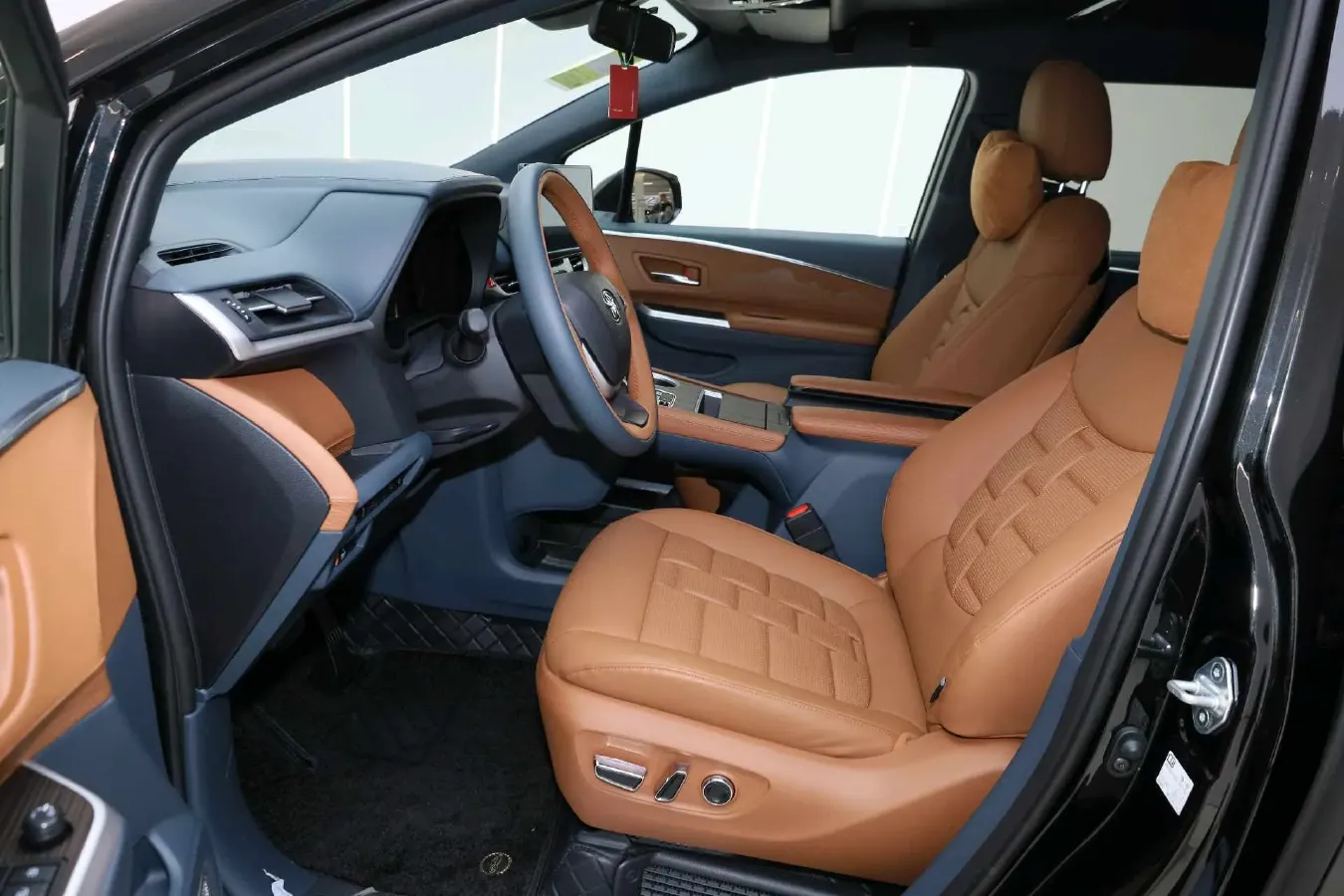 2024 Toyota Granvia 2.5L 189HP L4 E-CVT Hybrid,autocango,china used car exporter,china ev exporter,chinese used car exporter,chinese used ev exporter