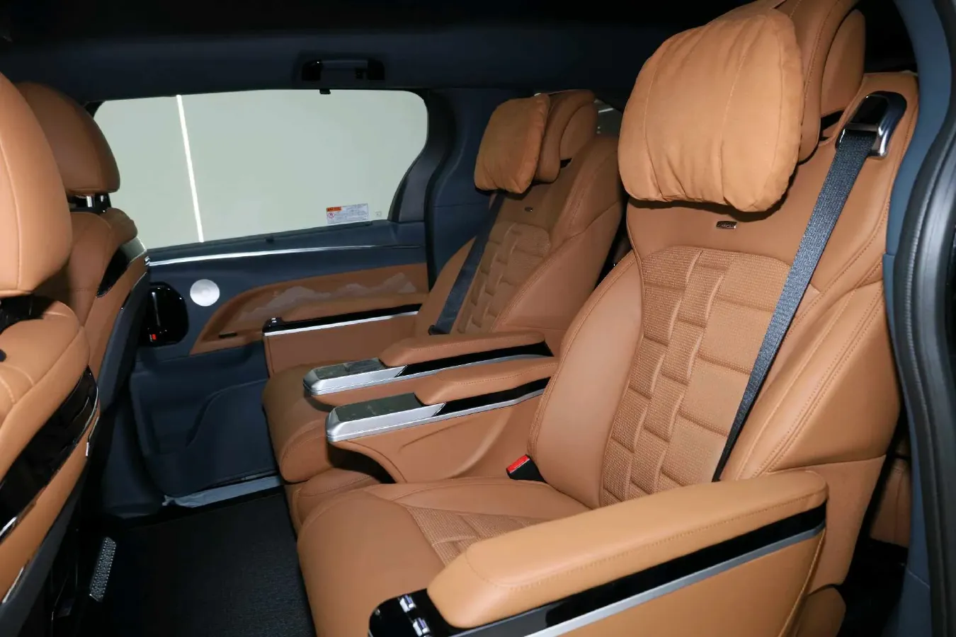 2024 Toyota Granvia 2.5L 189HP L4 E-CVT Hybrid,autocango,china used car exporter,china ev exporter,chinese used car exporter,chinese used ev exporter