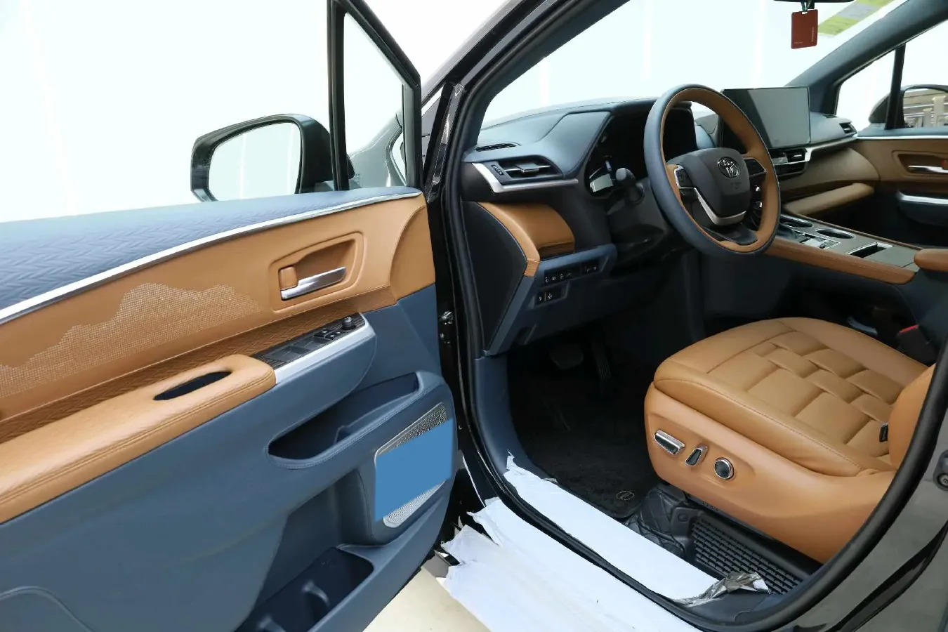 2024 Toyota Granvia 2.5L 189HP L4 E-CVT Hybrid,autocango,china used car exporter,china ev exporter,chinese used car exporter,chinese used ev exporter