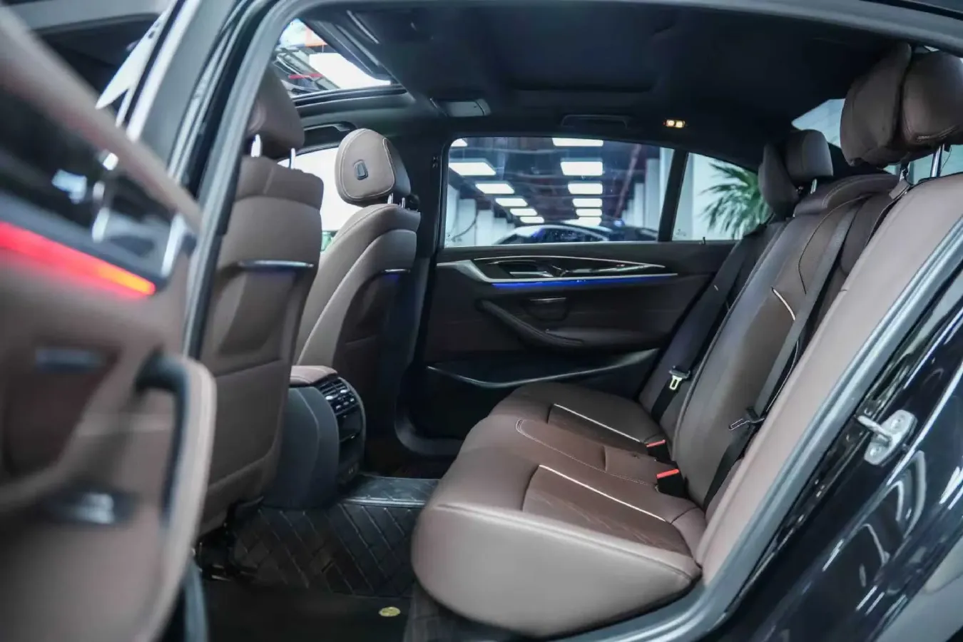 2022 BMW 5 Series 2.0T 252HP L4 8AT,autocango,china used car exporter,china ev exporter,chinese used car exporter,chinese used ev exporter