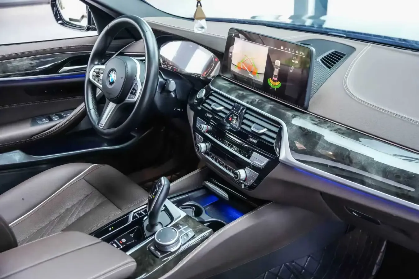 2022 BMW 5 Series 2.0T 252HP L4 8AT,autocango,china used car exporter,china ev exporter,chinese used car exporter,chinese used ev exporter