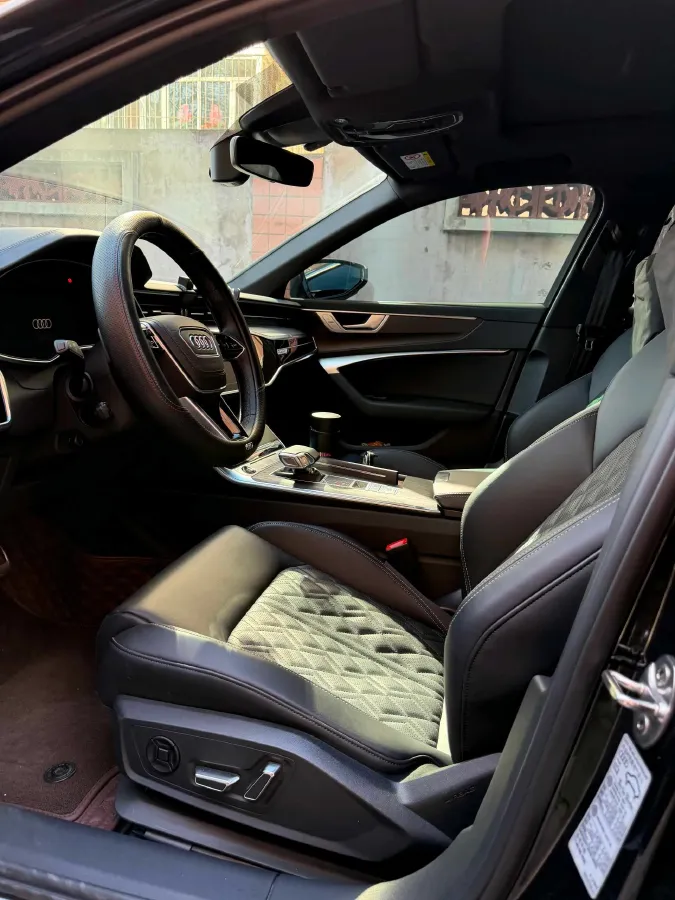 2025 Audi A6L 2.0T 245HP L4 7DCT,autocango,china used car exporter,china ev exporter,chinese used car exporter,chinese used ev exporter