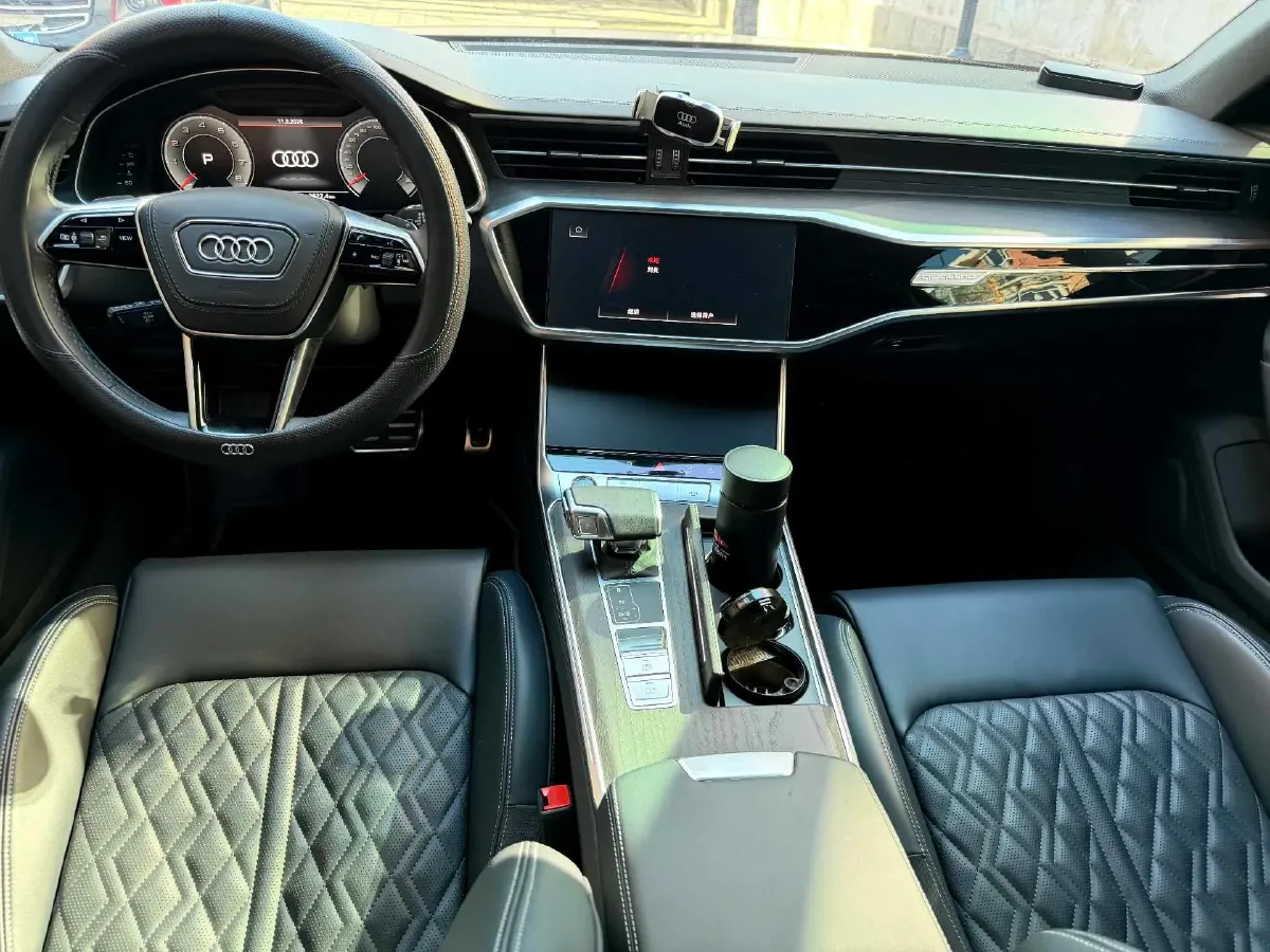 2025 Audi A6L 2.0T 245HP L4 7DCT,autocango,china used car exporter,china ev exporter,chinese used car exporter,chinese used ev exporter