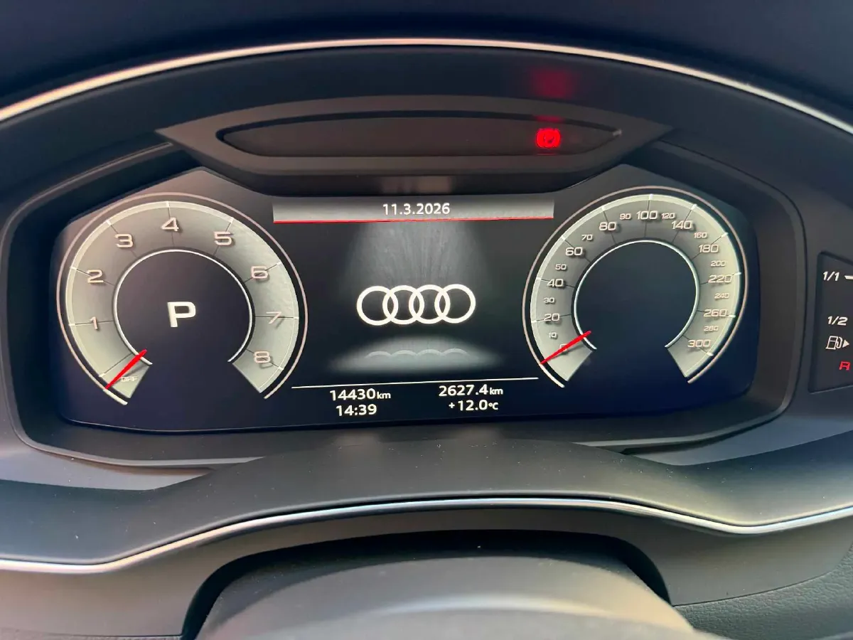 2025 Audi A6L 2.0T 245HP L4 7DCT,autocango,china used car exporter,china ev exporter,chinese used car exporter,chinese used ev exporter