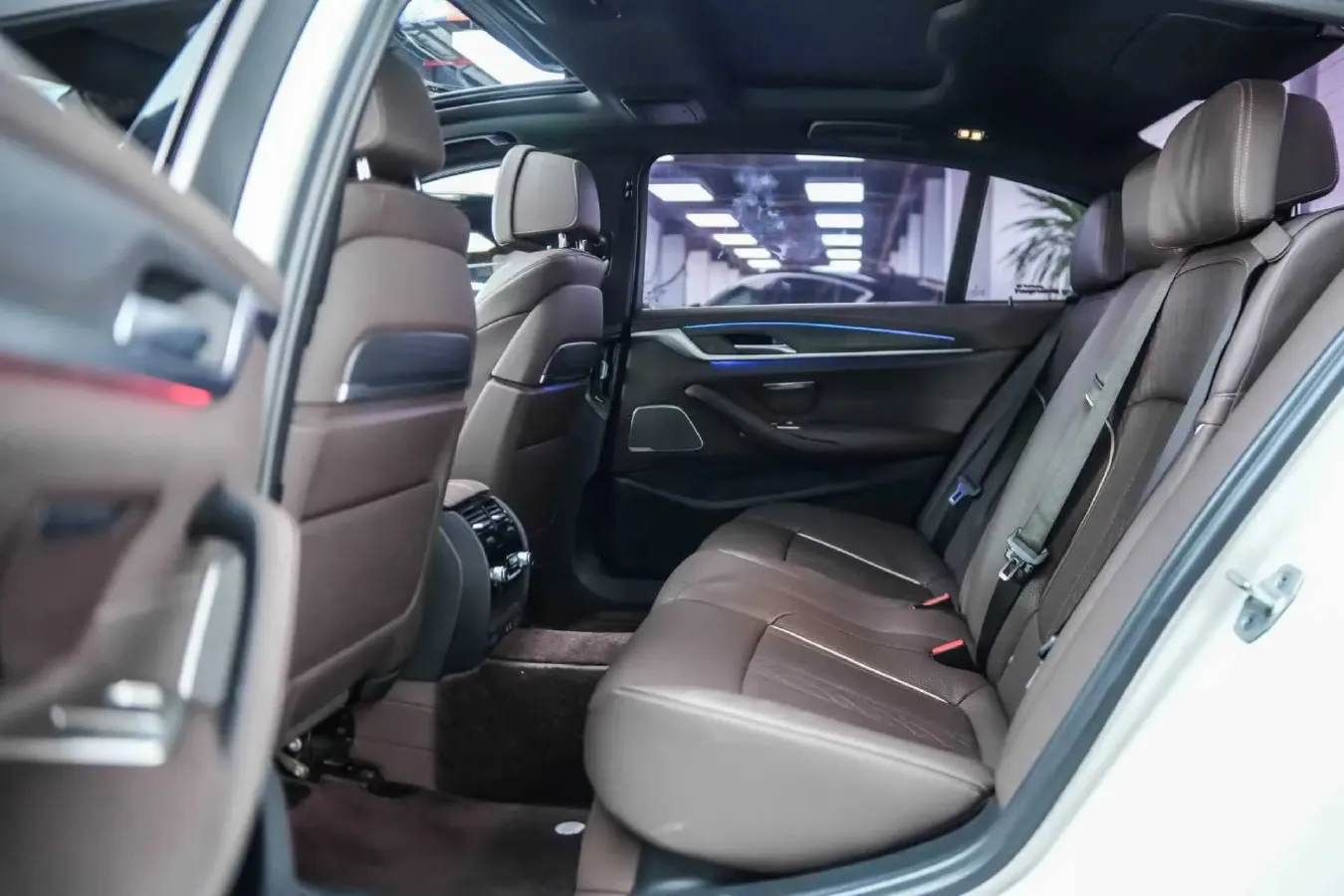 2021 BMW 5 Series 2.0T 252HP L4 8AT,autocango,china used car exporter,china ev exporter,chinese used car exporter,chinese used ev exporter