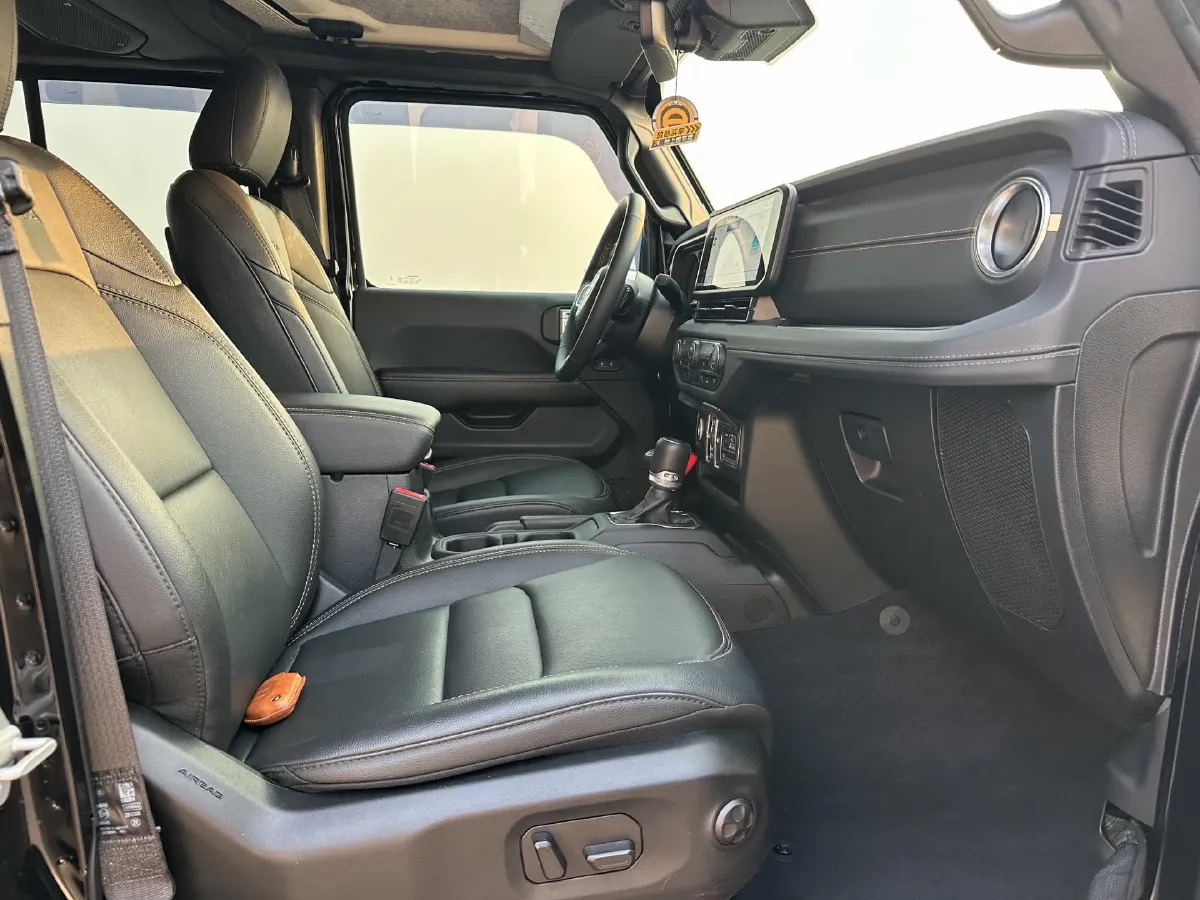 2024 Jeep Wrangler 2.0T 266HP L4 8AT,autocango,china used car exporter,china ev exporter,chinese used car exporter,chinese used ev exporter