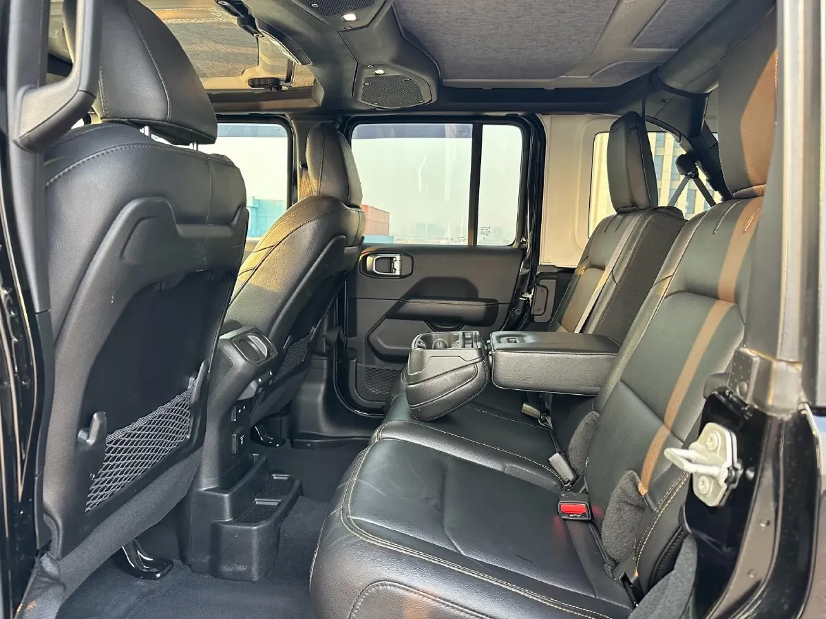 2024 Jeep Wrangler 2.0T 266HP L4 8AT,autocango,china used car exporter,china ev exporter,chinese used car exporter,chinese used ev exporter