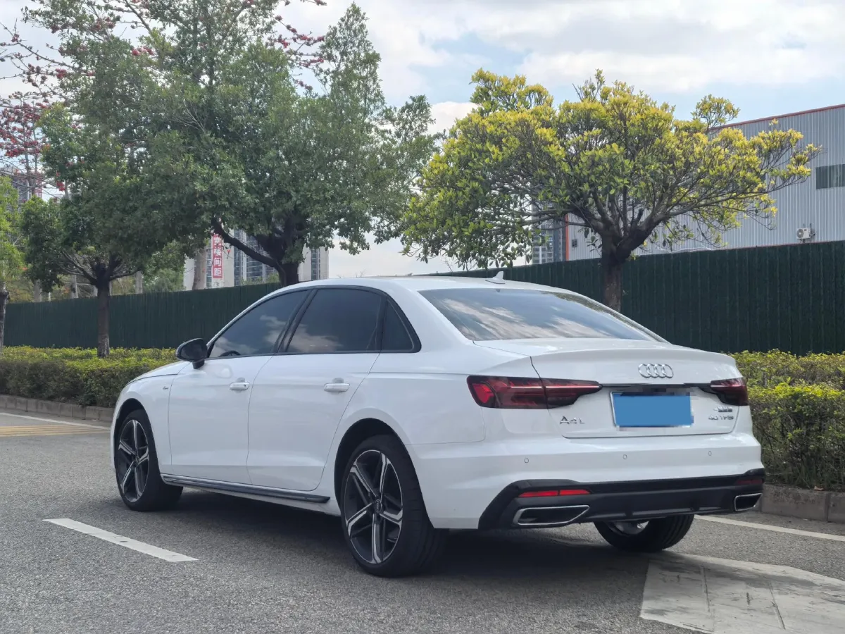 2025 Audi A4L 2.0T 190HP L4 7DCT,autocango,china used car exporter,china ev exporter,chinese used car exporter,chinese used ev exporter