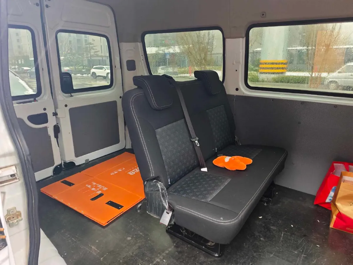 2021 MAXUS XinTu V80 2.0T 139HP L4 6MT,autocango,china used car exporter,china ev exporter,chinese used car exporter,chinese used ev exporter