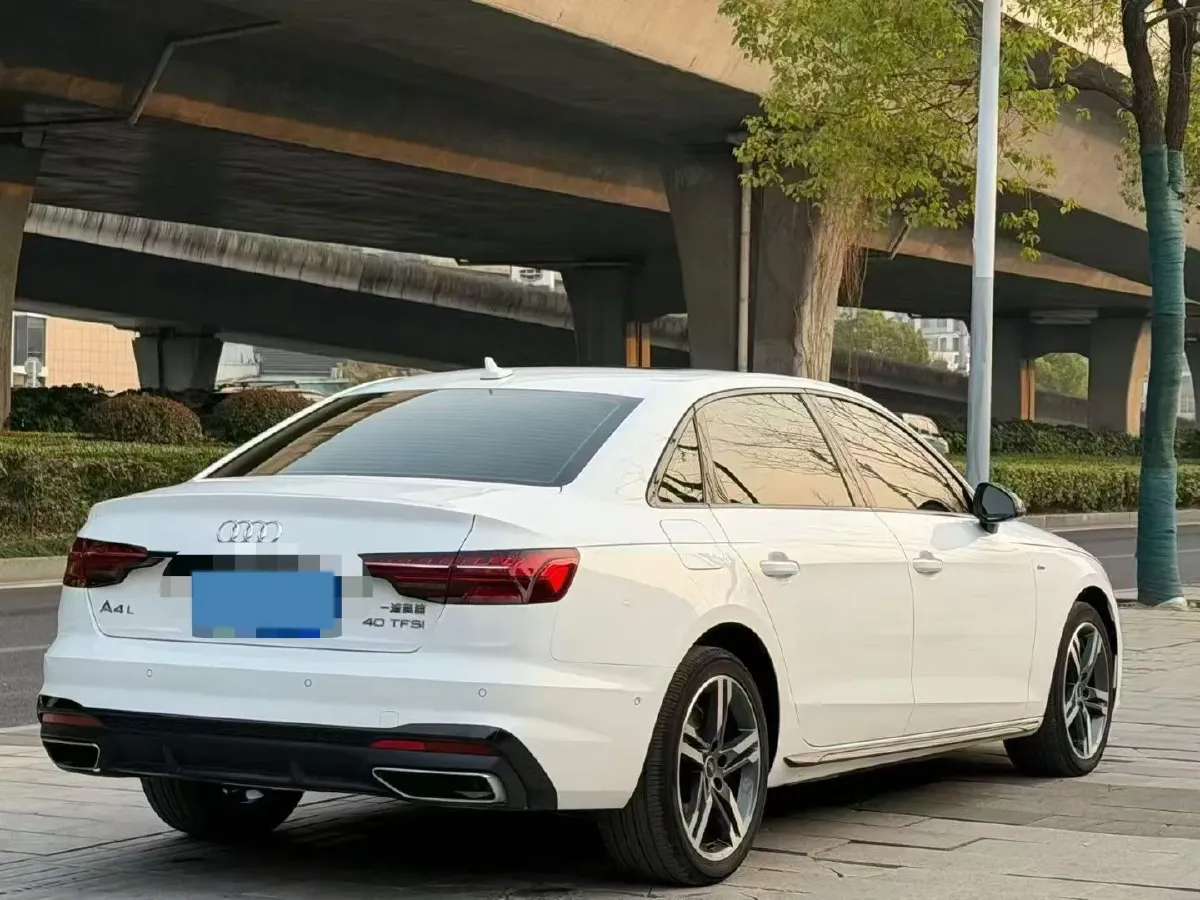 2022 Audi A4L 2.0T 190HP L4 7DCT,autocango,china used car exporter,china ev exporter,chinese used car exporter,chinese used ev exporter