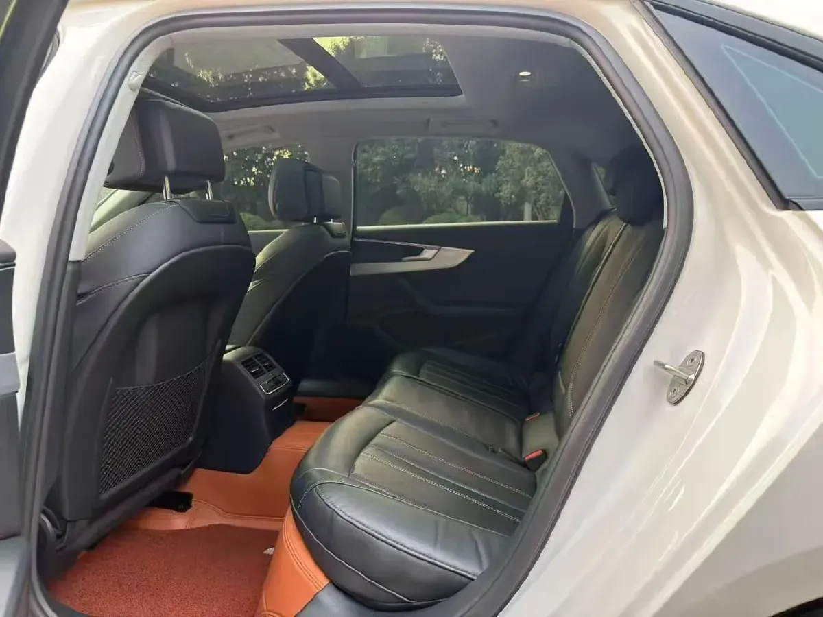 2022 Audi A4L 2.0T 190HP L4 7DCT,autocango,china used car exporter,china ev exporter,chinese used car exporter,chinese used ev exporter