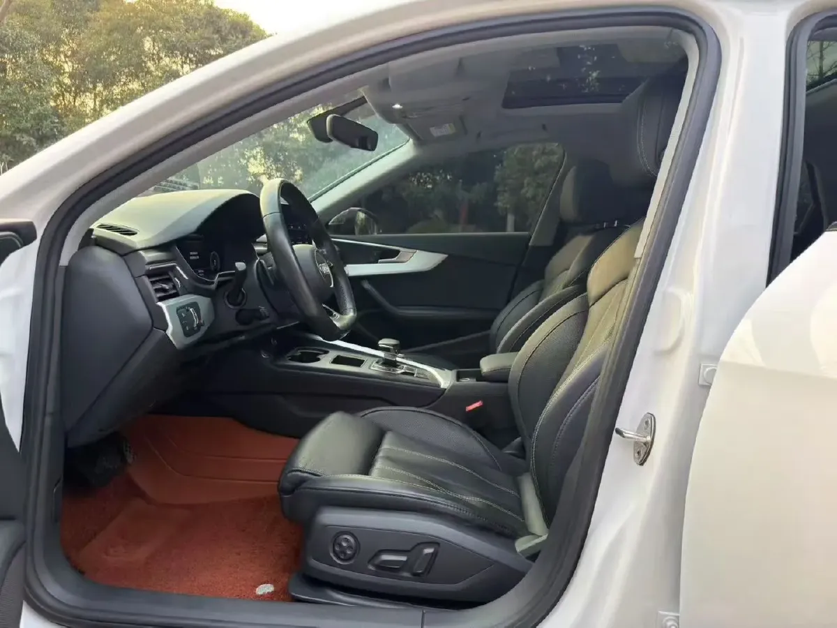 2022 Audi A4L 2.0T 190HP L4 7DCT,autocango,china used car exporter,china ev exporter,chinese used car exporter,chinese used ev exporter