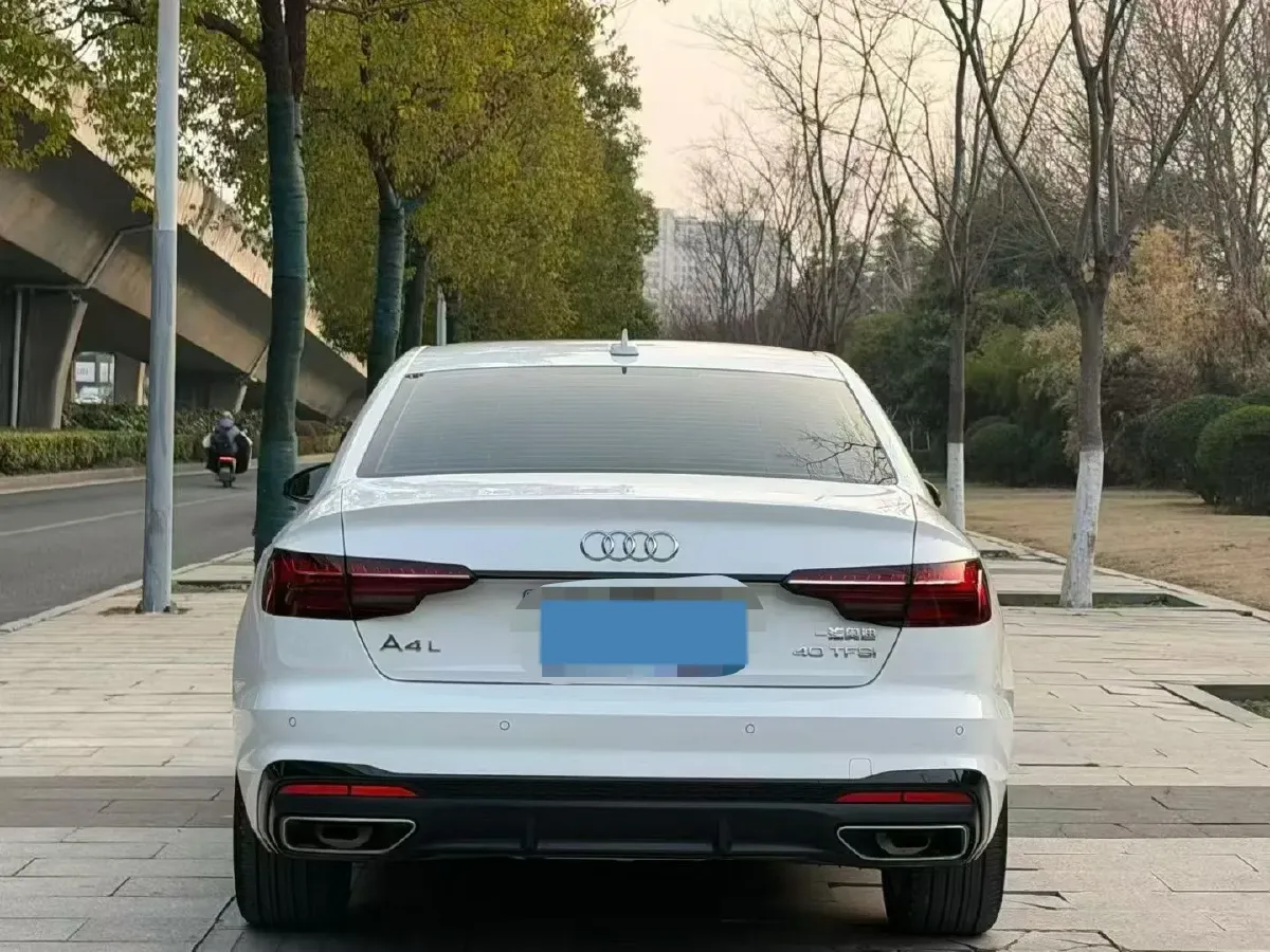 2022 Audi A4L 2.0T 190HP L4 7DCT,autocango,china used car exporter,china ev exporter,chinese used car exporter,chinese used ev exporter