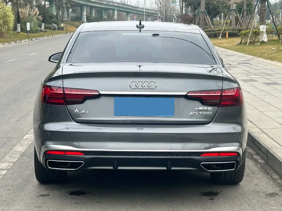 2022 Audi A4L 2.0T 190HP L4 7DCT,autocango,china used car exporter,china ev exporter,chinese used car exporter,chinese used ev exporter