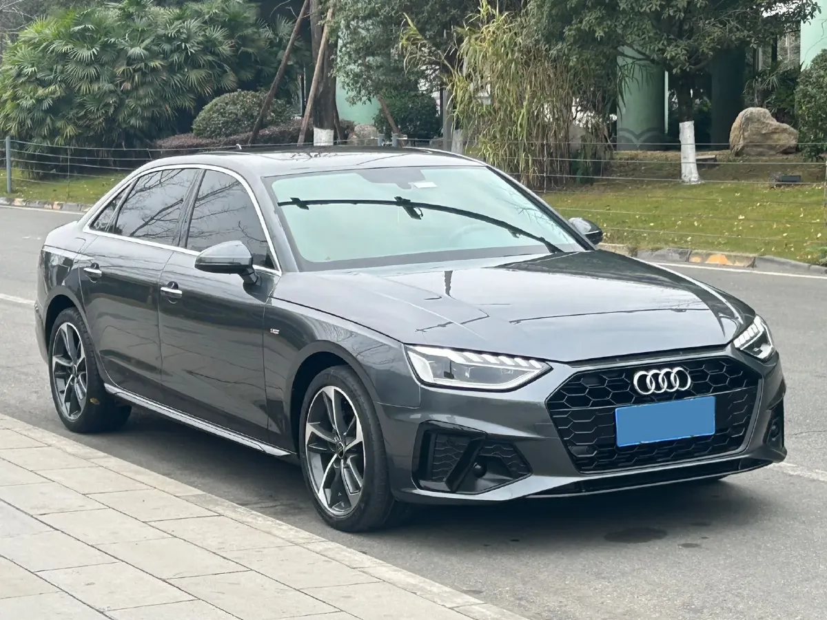 2022 Audi A4L 2.0T 190HP L4 7DCT,autocango,china used car exporter,china ev exporter,chinese used car exporter,chinese used ev exporter