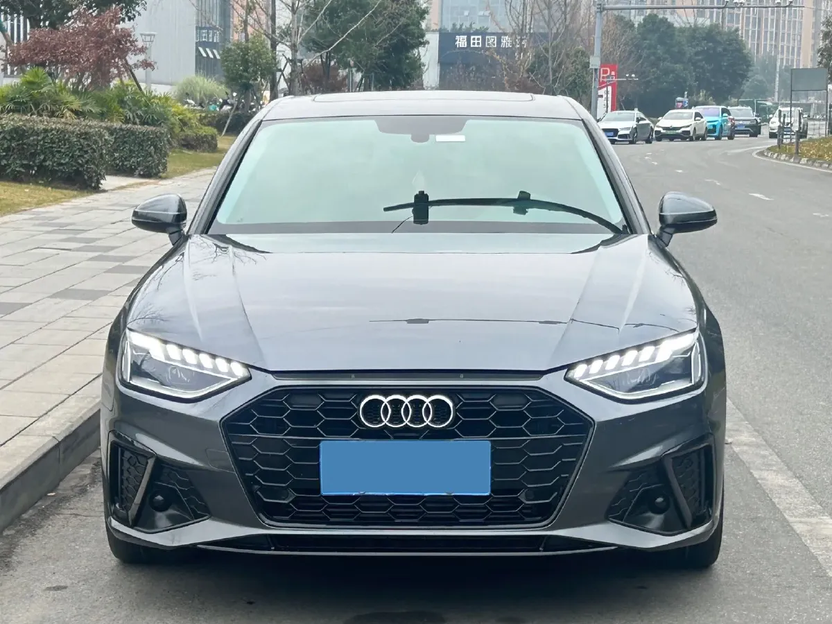 2022 Audi A4L 2.0T 190HP L4 7DCT,autocango,china used car exporter,china ev exporter,chinese used car exporter,chinese used ev exporter