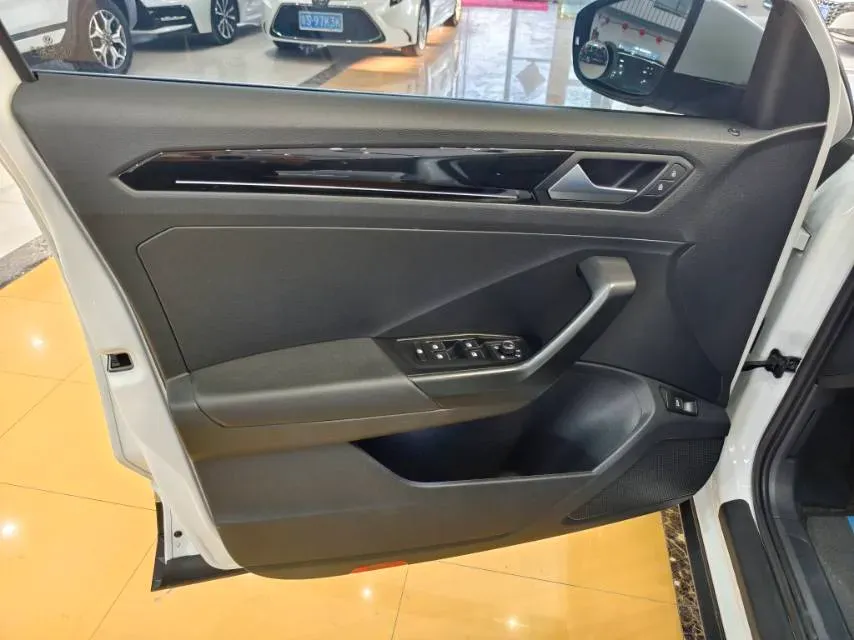 2022 Volkswagen T-Roc 1.4T 150HP L4 7DCT,autocango,china used car exporter,china ev exporter,chinese used car exporter,chinese used ev exporter