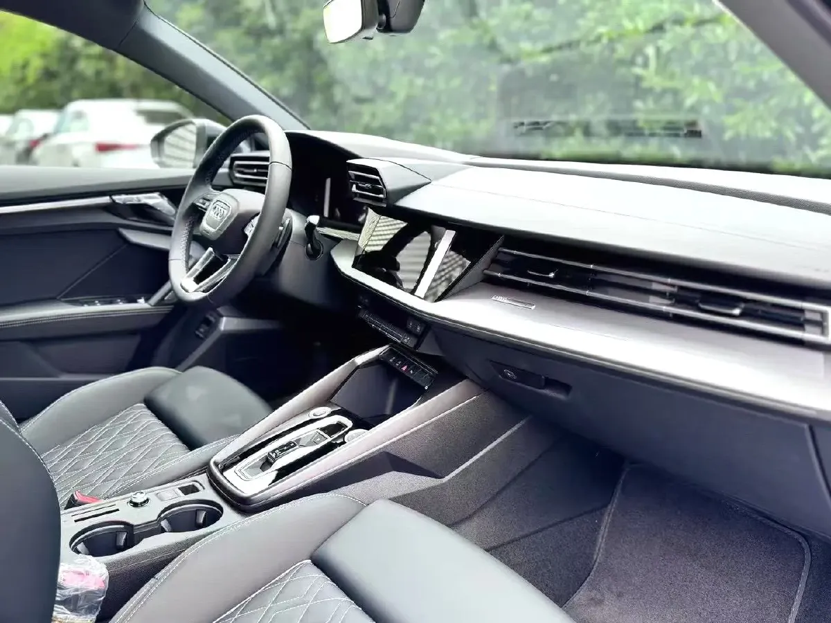 2025 Audi A3 1.5T 160HP L4 7DCT,autocango,china used car exporter,china ev exporter,chinese used car exporter,chinese used ev exporter