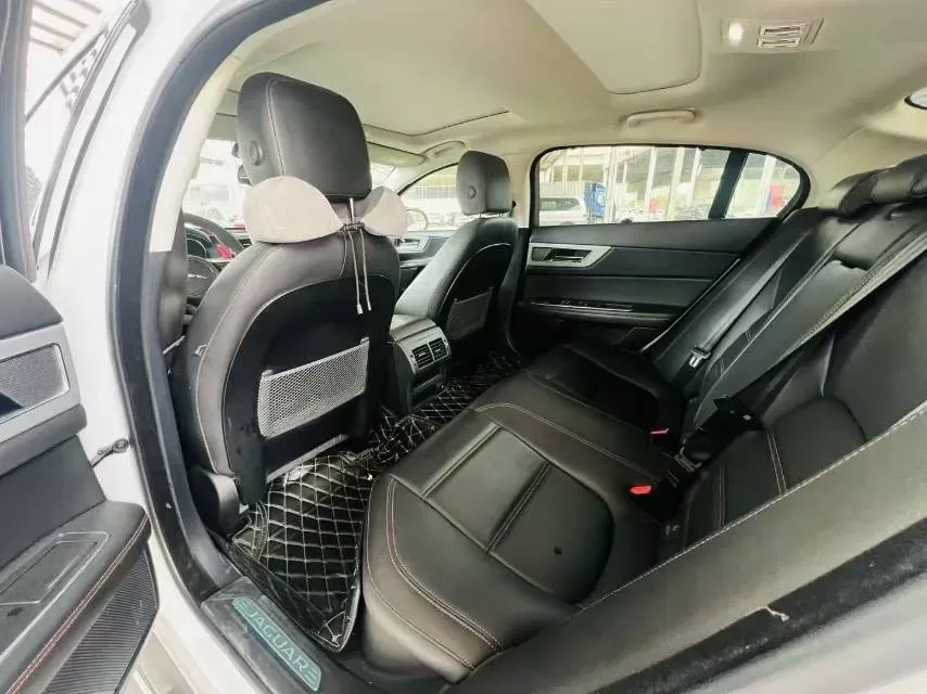 2019 Jeep Cherokee 2.0T 265HP L4 9AT,autocango,china used car exporter,china ev exporter,chinese used car exporter,chinese used ev exporter