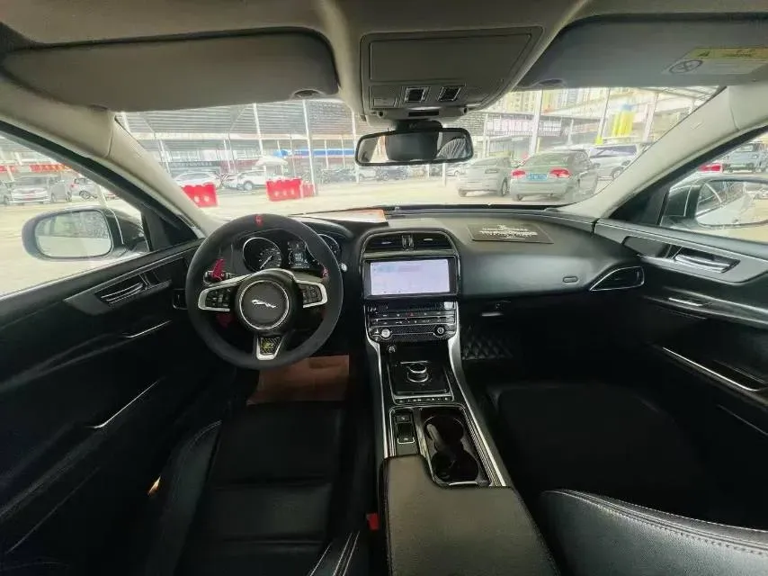 2019 Jeep Cherokee 2.0T 265HP L4 9AT,autocango,china used car exporter,china ev exporter,chinese used car exporter,chinese used ev exporter