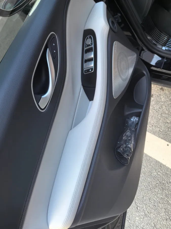 2025 Voyah Dream 1.5T 150HP L4 PHEV 41.7KWH,autocango,china used car exporter,china ev exporter,chinese used car exporter,chinese used ev exporter