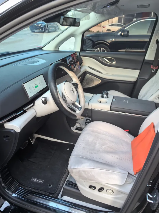 2025 Voyah Dream 1.5T 150HP L4 PHEV 41.7KWH,autocango,china used car exporter,china ev exporter,chinese used car exporter,chinese used ev exporter