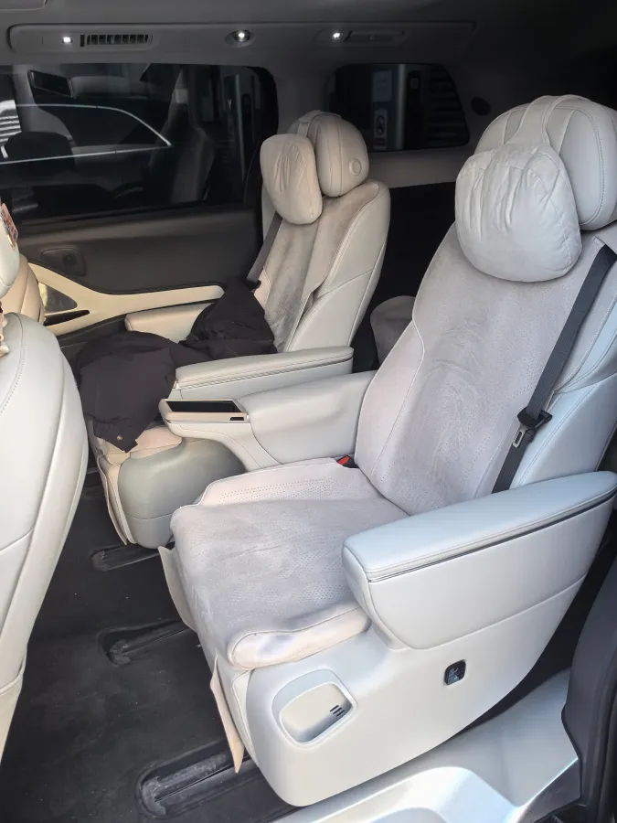 2025 Voyah Dream 1.5T 150HP L4 PHEV 41.7KWH,autocango,china used car exporter,china ev exporter,chinese used car exporter,chinese used ev exporter