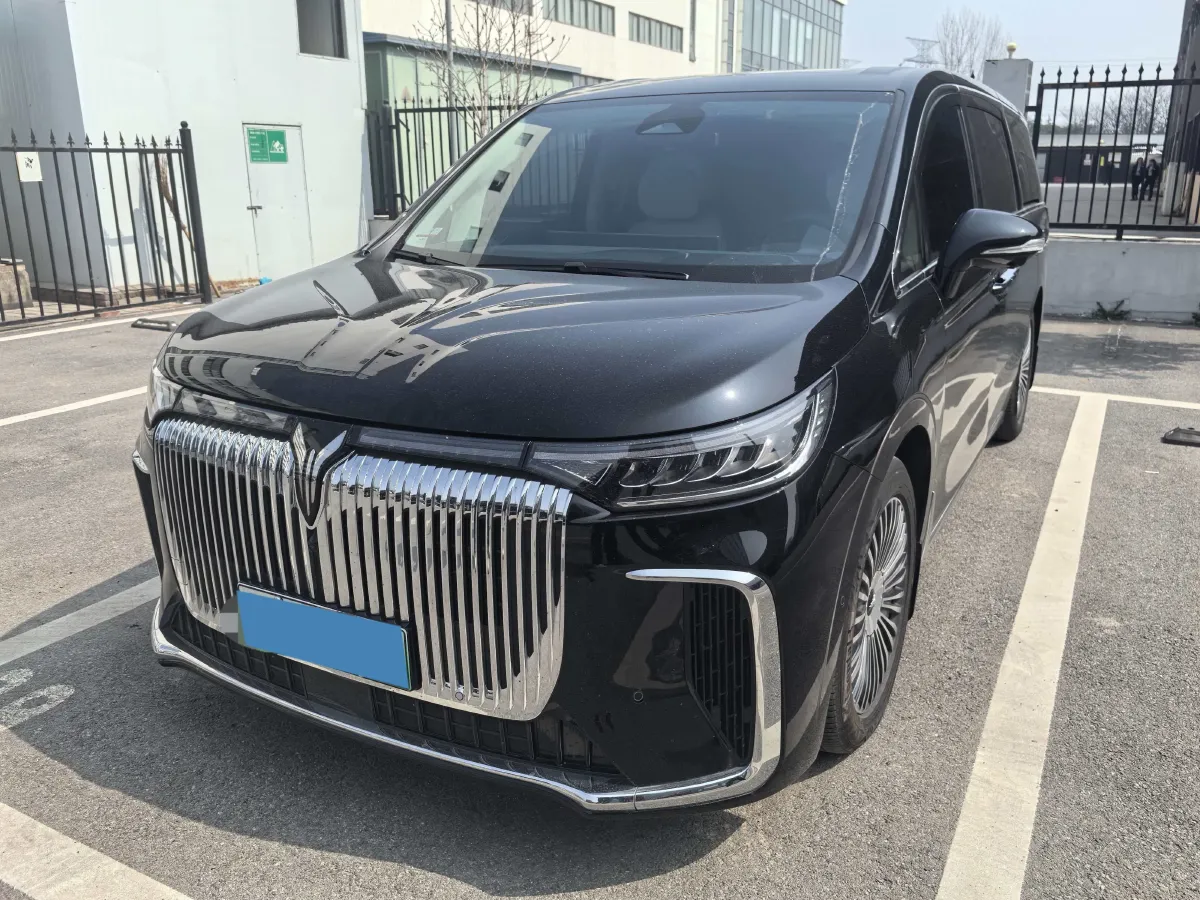 2025 Voyah Dream 1.5T 150HP L4 PHEV 41.7KWH,autocango,china used car exporter,china ev exporter,chinese used car exporter,chinese used ev exporter