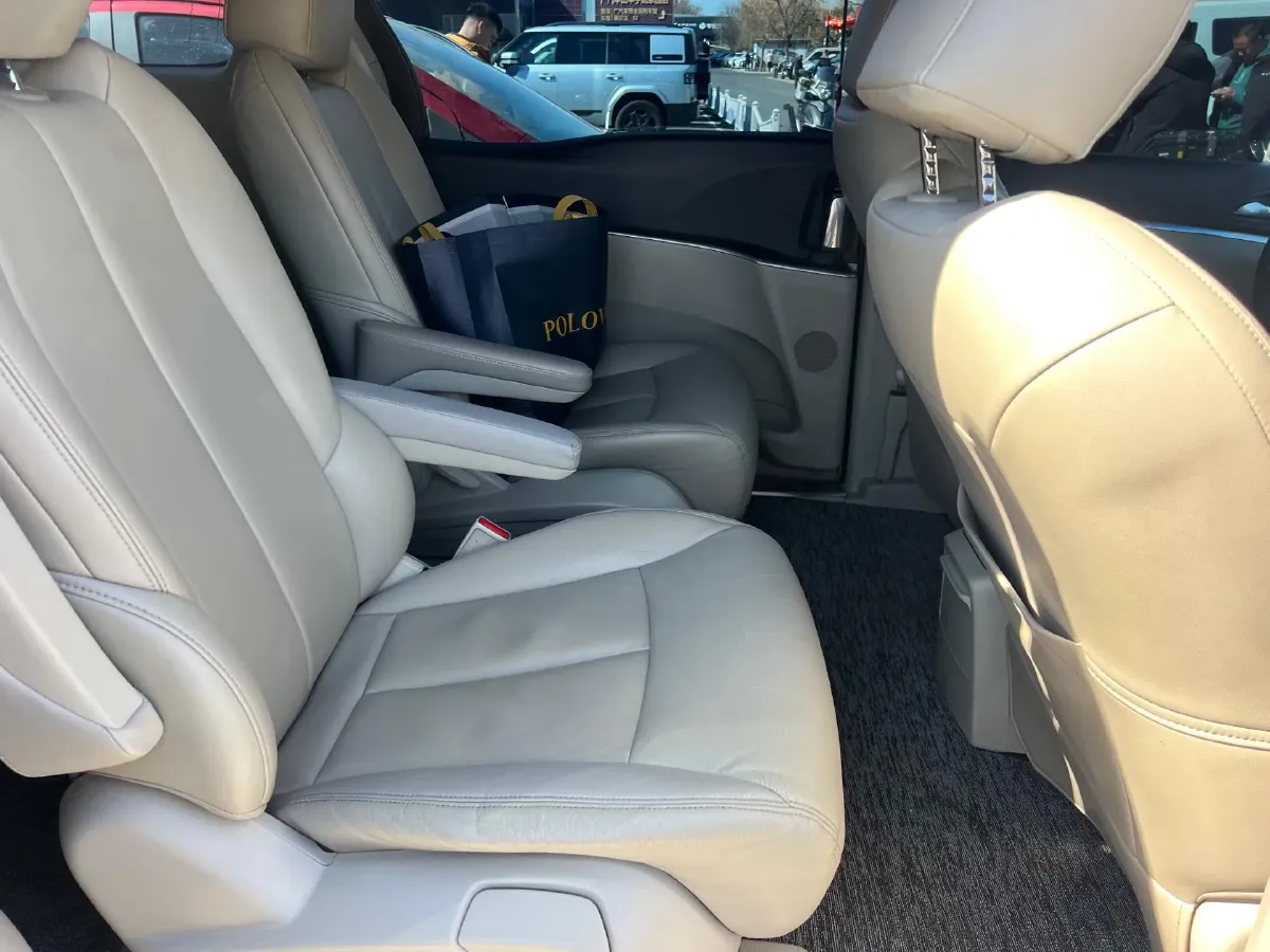 2022 Buick GL8 2.0T 237HP L4 9AT,autocango,china used car exporter,china ev exporter,chinese used car exporter,chinese used ev exporter