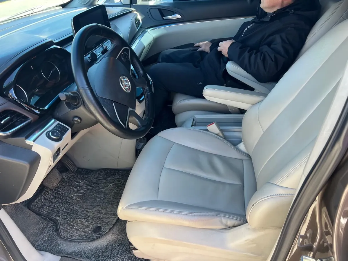 2022 Buick GL8 2.0T 237HP L4 9AT,autocango,china used car exporter,china ev exporter,chinese used car exporter,chinese used ev exporter