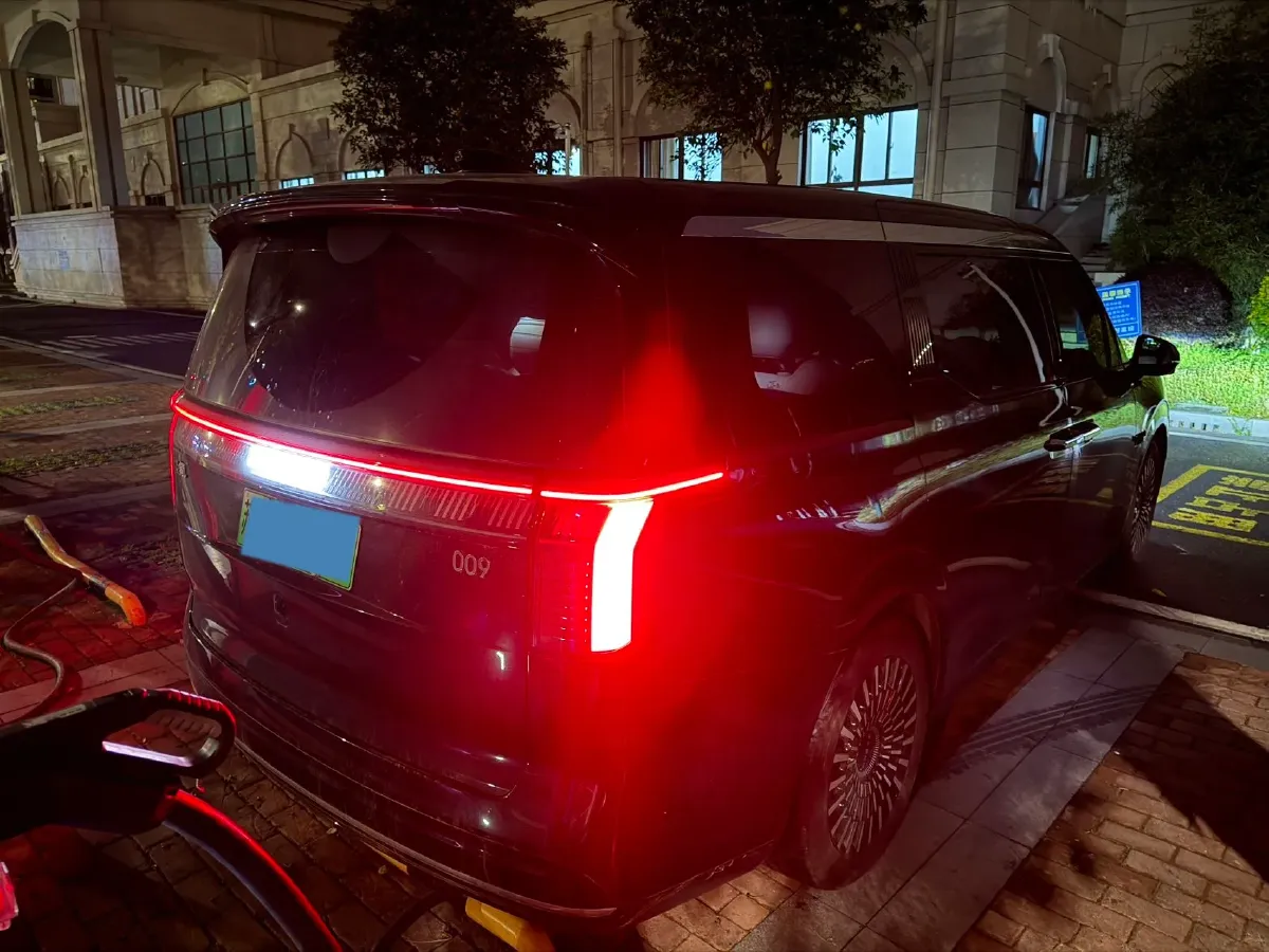 2022 Zeekr 009 BEV 116KWH,autocango,china used car exporter,china ev exporter,chinese used car exporter,chinese used ev exporter