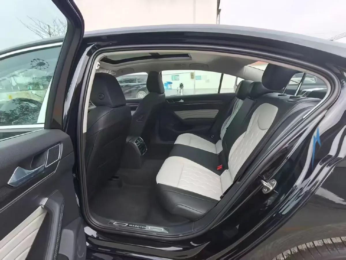 2025 Volkswagen Magotan 2.0T 186HP L4 7DCT,autocango,china used car exporter,china ev exporter,chinese used car exporter,chinese used ev exporter