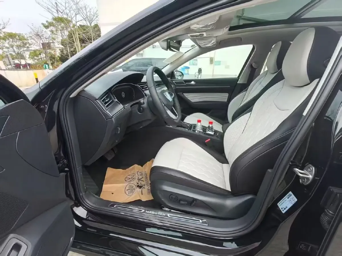 2025 Volkswagen Magotan 2.0T 186HP L4 7DCT,autocango,china used car exporter,china ev exporter,chinese used car exporter,chinese used ev exporter
