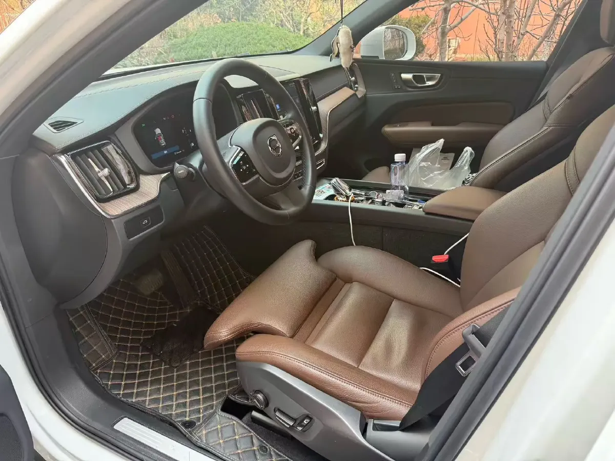 2023 Volvo XC60 2.0T 250HP L4 8AT,autocango,china used car exporter,china ev exporter,chinese used car exporter,chinese used ev exporter