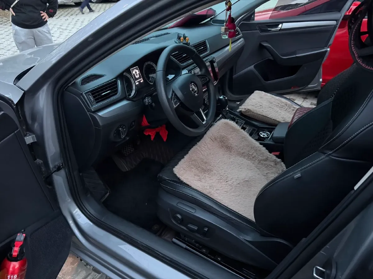 2018 Skoda Superb 1.8T 180HP L4 7DCT,autocango,china used car exporter,china ev exporter,chinese used car exporter,chinese used ev exporter