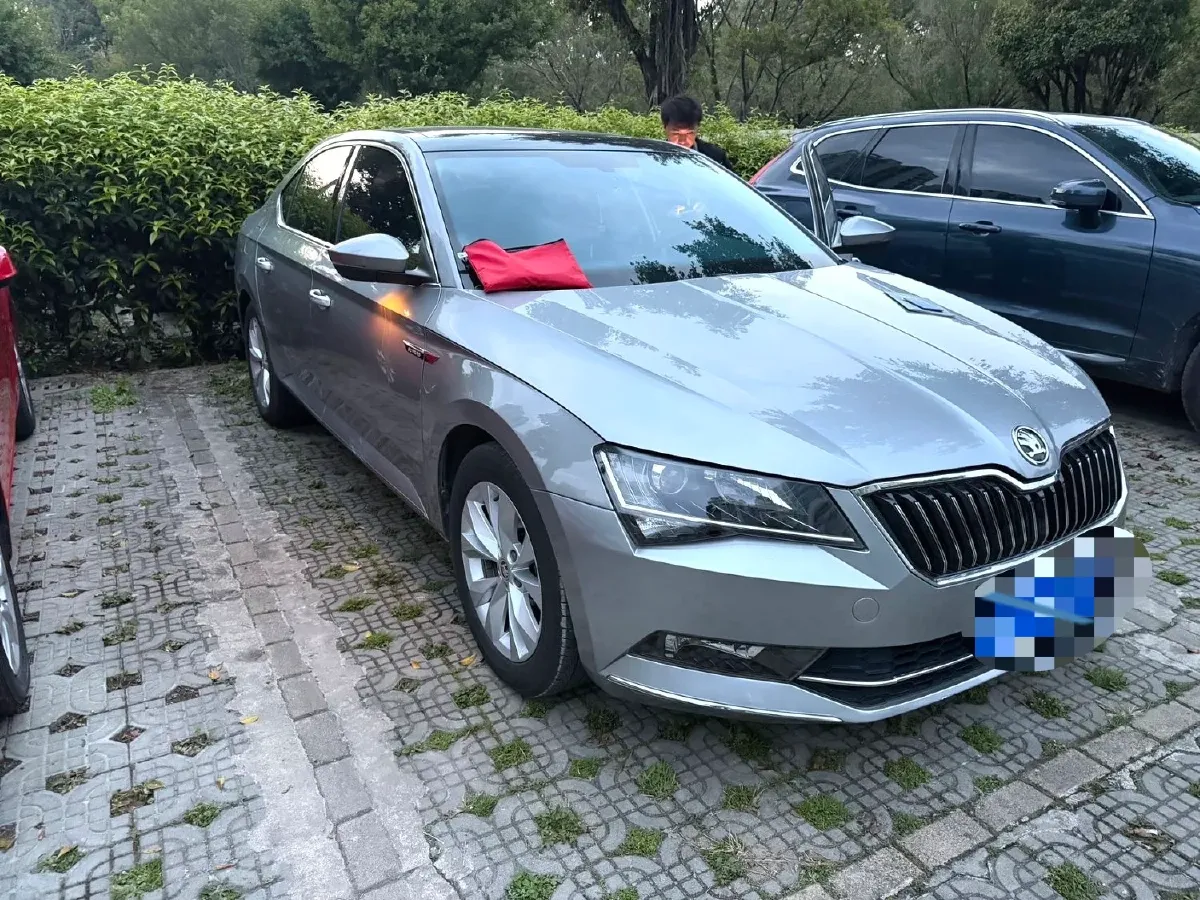 2018 Skoda Superb 1.8T 180HP L4 7DCT,autocango,china used car exporter,china ev exporter,chinese used car exporter,chinese used ev exporter