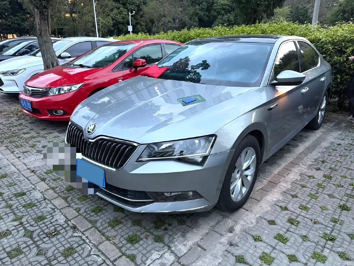 2018 Skoda Superb 1.8T 180HP L4 7DCT,autocango,china used car exporter,china ev exporter,chinese used car exporter,chinese used ev exporter