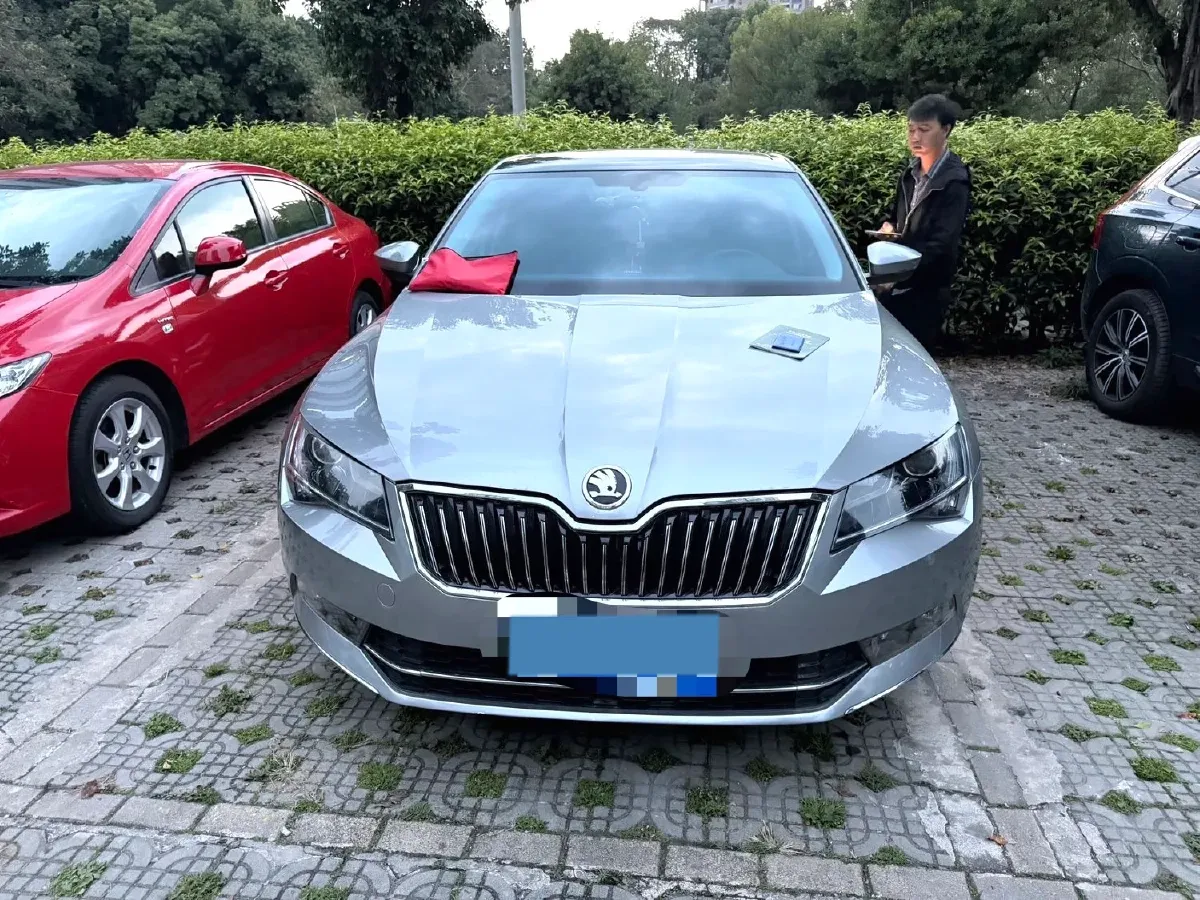 2018 Skoda Superb 1.8T 180HP L4 7DCT,autocango,china used car exporter,china ev exporter,chinese used car exporter,chinese used ev exporter