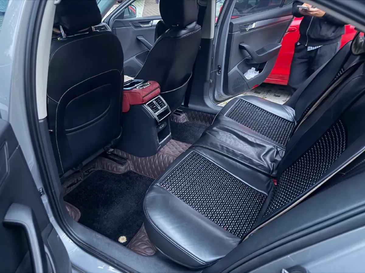 2018 Skoda Superb 1.8T 180HP L4 7DCT,autocango,china used car exporter,china ev exporter,chinese used car exporter,chinese used ev exporter